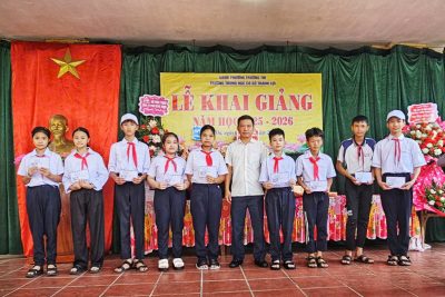 KHỞI ĐẦU NĂM HỌC MỚI ẤM ÁP NGHĨA TÌNH