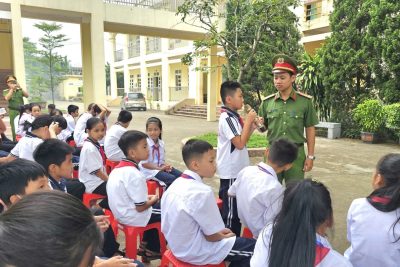 TRƯỜNG THCS THÀNH LỢI TỔ CHỨC TUYÊN TRUYỀN PHÁP LUẬT VỀ AN TOÀN GIAO THÔNG